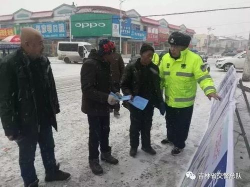 自驾返乡遇暴雪，2小时车程硬是开了24小时，极限挑战见证人间真情