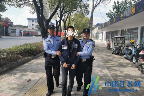 逃犯潜行回家吃年饭，终在女友家被警方抓获