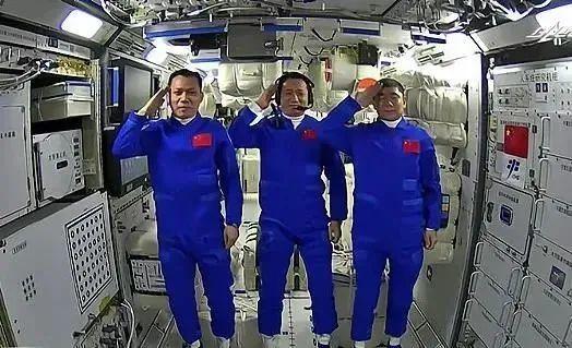 神19航天员全部安全顺利出舱，再创中国航天辉煌！